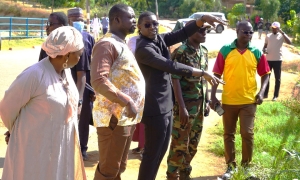 Visite de terrain : l’AMV-Niger et l’AMGT du Burkina Faso sur les chantiers de modernisation à Niamey  Dans le cadre de la mission de coopération entre l’Agence de Modernisation des Villes du Niger (AMV-Niger) et l’Agence Municipale des Grands Travaux (AMGT) du Burkina Faso, une visite de terrain s’est tenue ce 22 octobre 2025 dans la ville de Niamey.  Conduite par les équipes techniques de l’AMV-Niger, cette sortie a permis à la délégation de l’AMGT, d’apprécier les projets réalisés, en cours et à venir te