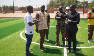 Visite de terrain : l’AMV-Niger et l’AMGT du Burkina Faso sur les chantiers de modernisation à Niamey  Dans le cadre de la mission de coopération entre l’Agence de Modernisation des Villes du Niger (AMV-Niger) et l’Agence Municipale des Grands Travaux (AMGT) du Burkina Faso, une visite de terrain s’est tenue ce 22 octobre 2025 dans la ville de Niamey.  Conduite par les équipes techniques de l’AMV-Niger, cette sortie a permis à la délégation de l’AMGT, d’apprécier les projets réalisés, en cours et à venir te