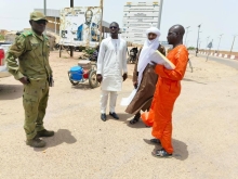 Le Directeur Général de l’Agence de Modernisation des villes du Niger en visite de terrain à Agadez