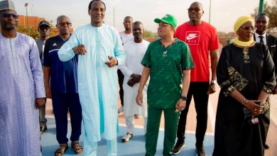 Visite officielle du Premier Ministre Lamine Zeine sur le chantier du site omnisports du Village de la Francophonie