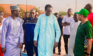 Visite officielle du Premier Ministre Lamine Zeine sur le chantier du site omnisports du Village de la Francophonie