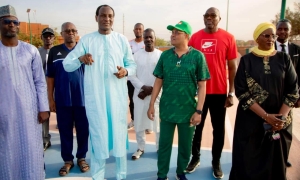 Visite officielle du Premier Ministre Lamine Zeine sur le chantier du site omnisports du Village de la Francophonie